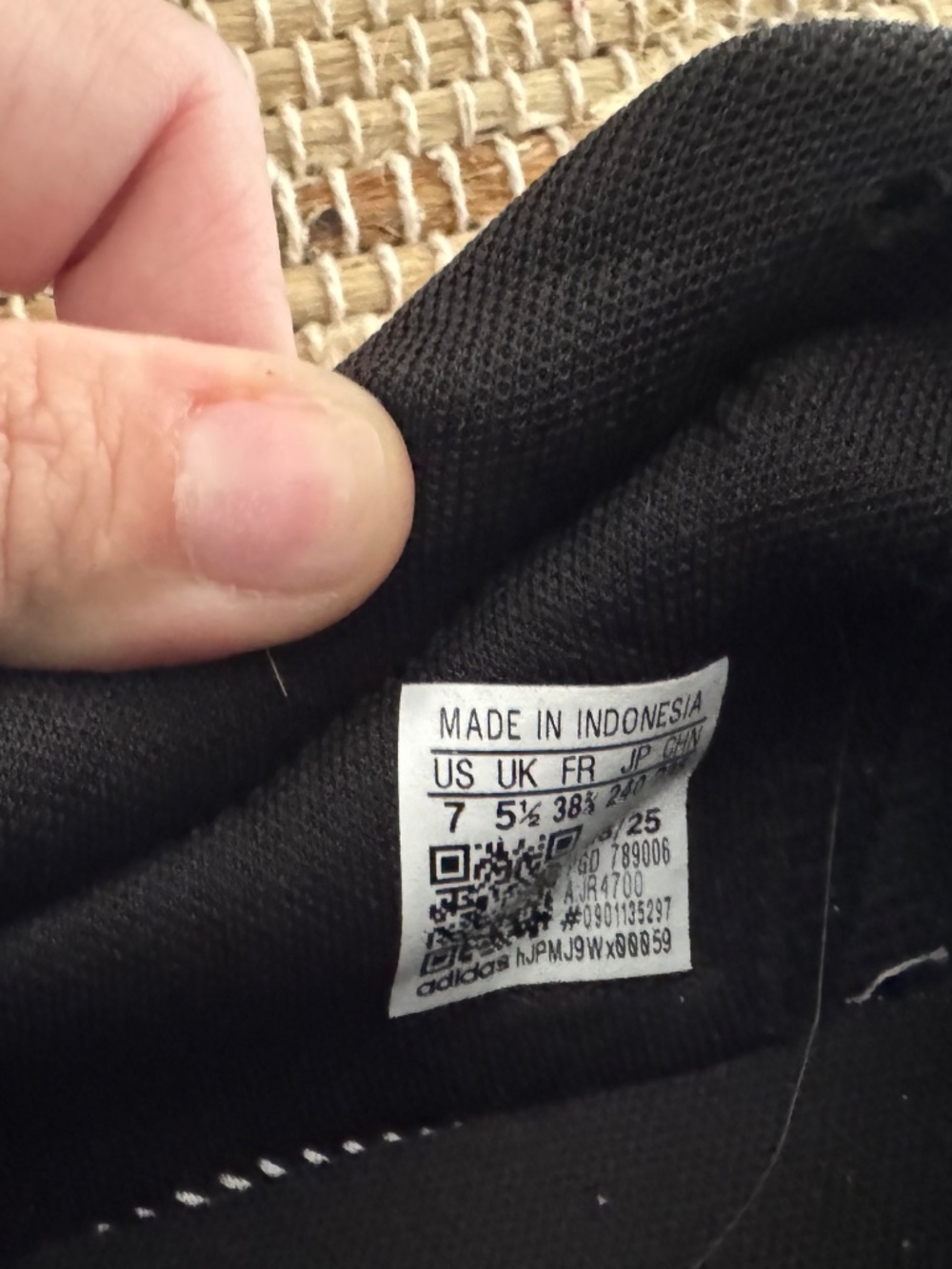 NEW:Black Adidas Shoes - Picture 7 of 8